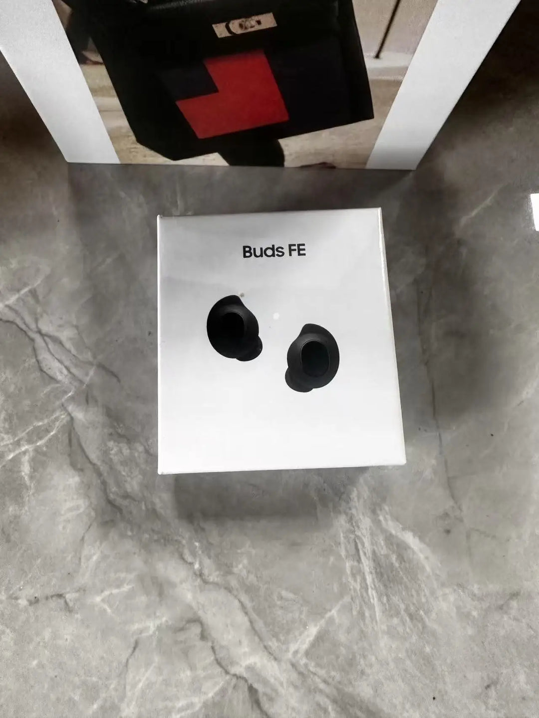 Seamless Auto-Connection R400 Wireless Earbuds with Hall Switch Tech