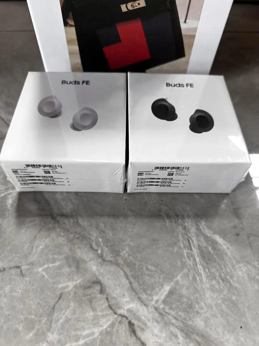 Seamless Auto-Connection R400 Wireless Earbuds with Hall Switch Tech